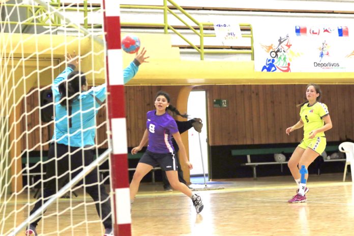 Las muchachas se encumbraron entre los cuatro mejores equipos del certamen nacional.