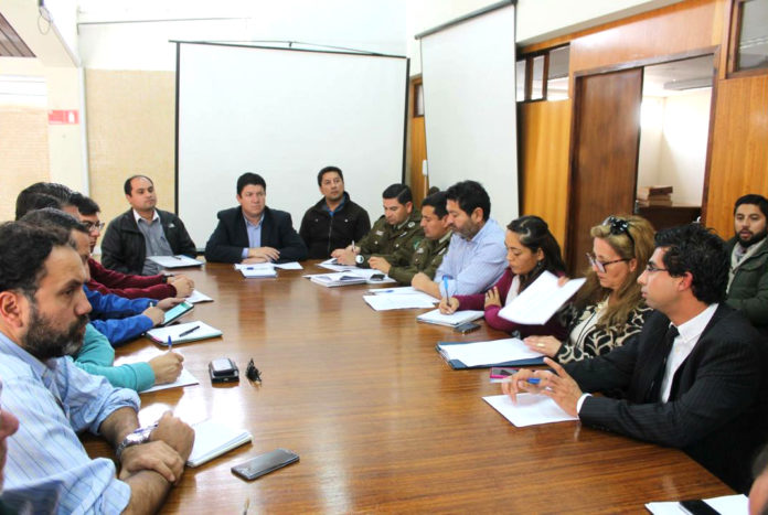 Una de las reuniones de comité de emergencia que se generaron en la gobernación provincial de Limari.