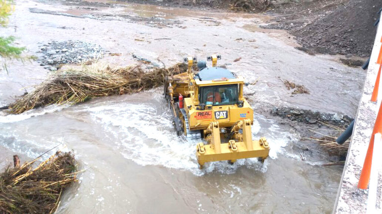 Las constantes lluvias ha traído dificultades en el trabajo de despeje de caminos.