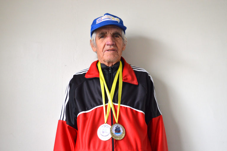 Francisco Rojas o ‘Tormenta del Desierto’, brilló en el mediofondo y se colgó dos medallas de oro. Foto: Felipe López