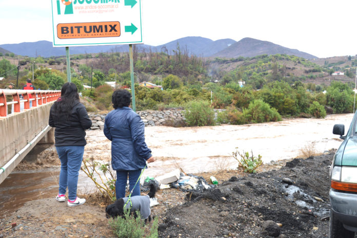 El viernes 12 de mayo los ovallinos vieron con preocupación cómo aumentaba el cauce del río Limarí.