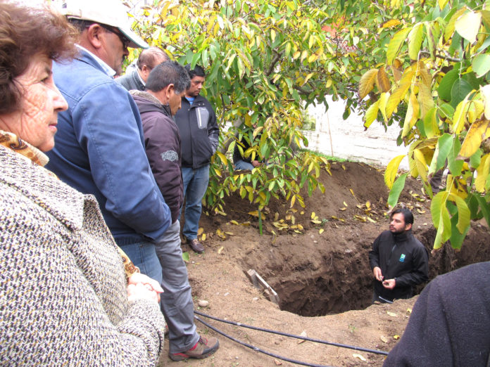 La capacitación en terreno resulta fundamental para los pequeños agricultores, en especial, cuando se trata de temas de riego.