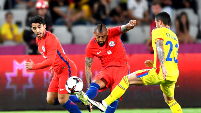 Arturo Vidal ingresó en el complemento ante Rumania.