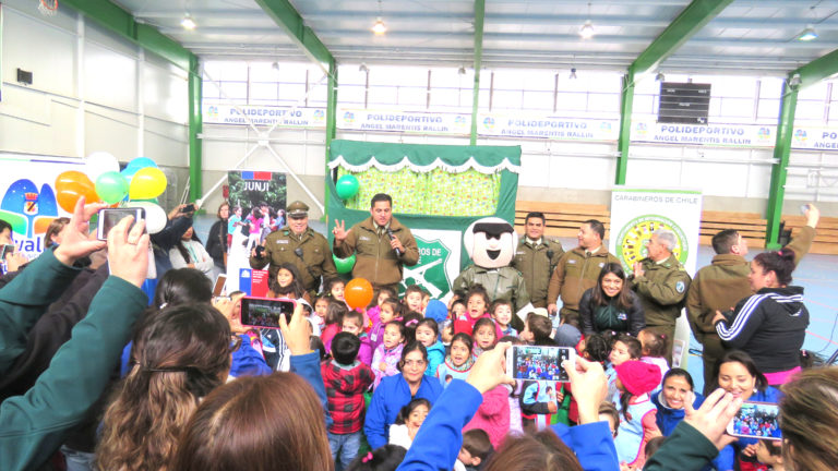 Los pequeños de diversos jardines infantiles lograron entretenerse con la obra.