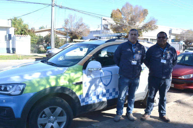 Son seis inspectores de Seguridad que se distribuyen en toda la ciudad. Foto: Romina Navea R.