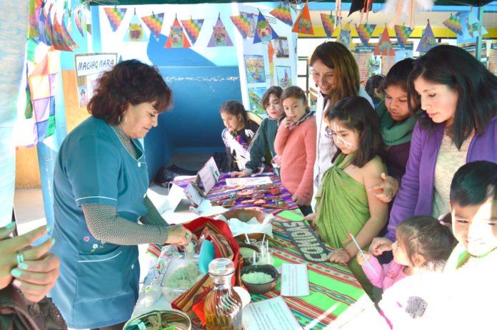 Durante la actividad además de los bailes y las artesanías, hubo tiempo para degustaciones de platos de las diversas culturas chilenas.