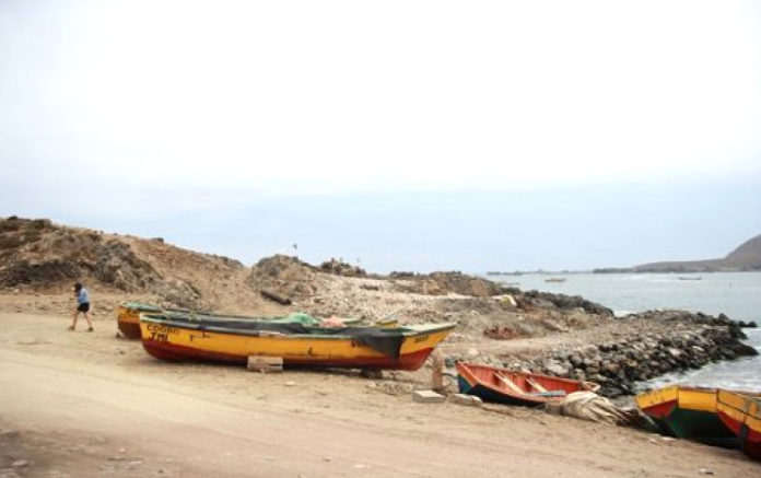 La construcción de una planta desaladora podría incidir positivamente en la vida de los habitantes de Caleta El Toro, pues aseguraría la disposición de agua potable.