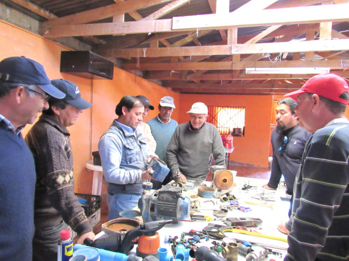 Entregar soluciones a los agricultores en el manejo de equipos de riego y con ello, optimizar el uso del agua, fue parte de los objetivos de este taller.