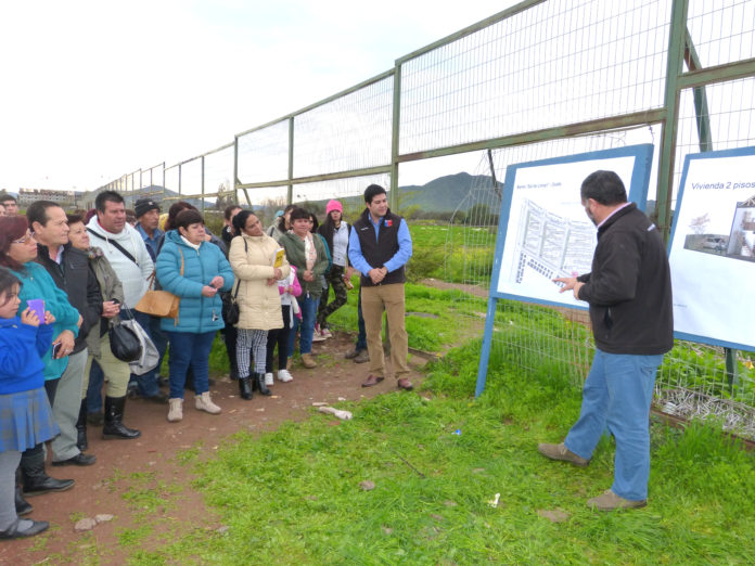 Los vecinos conocieron el terreno en donde se emplazarán sus viviendas.