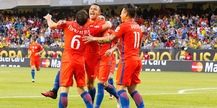 El seleccionador chileno prácticamente no introduce cambios en una alineación titular en la que hasta nueve jugadores disputaron las dos finales de la Copa América ganadas a Argentina.