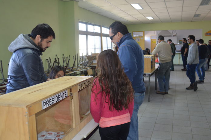 Al momento de ir a votar algunos se dieron cuenta que no estaban habilitados porque figuraban como miembros de un partido político. 