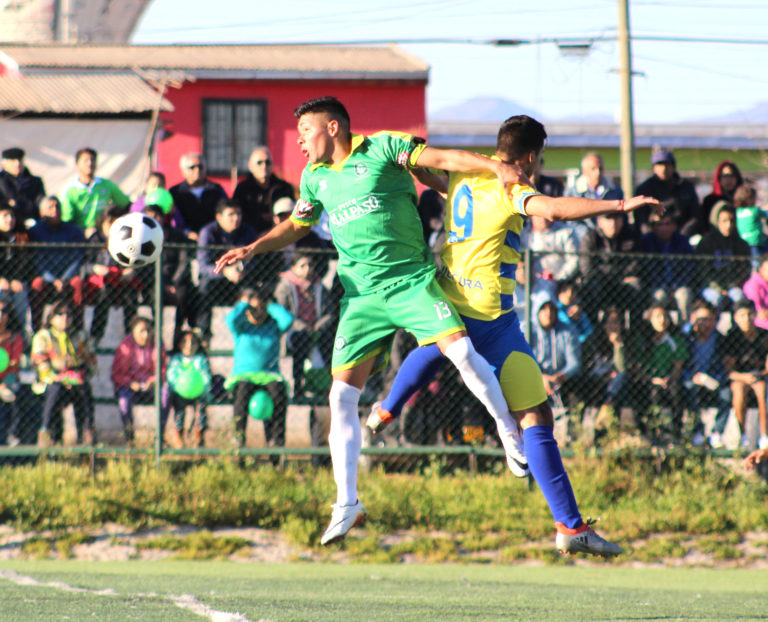 CSD Ovalle venció con goleada a Quilicura, obteniendo el paso a la liguilla. Foto: FELIPE LÓPEZ