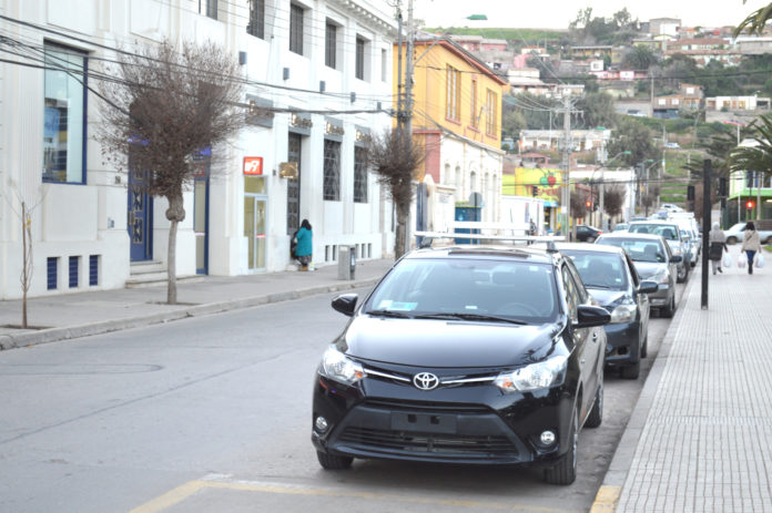 Ningún vehículo podrá estacionarse en calle Victoria entre el tramo de Socos,Vicuña Mackenna y Libertad entre Victoria y Carmen.