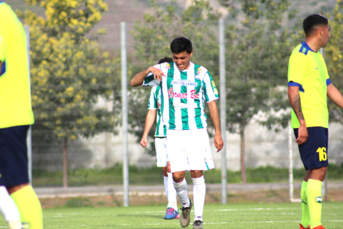 César Castillo partió como titular y fue reemplazado en el complemento por Manuel Rojas. Foto: Felipe López P.