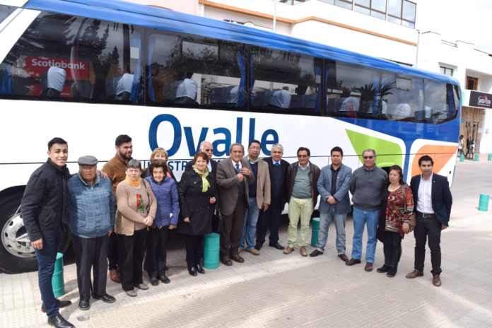 Este bus está asignado para los clubes de adultos mayores de la comuna.