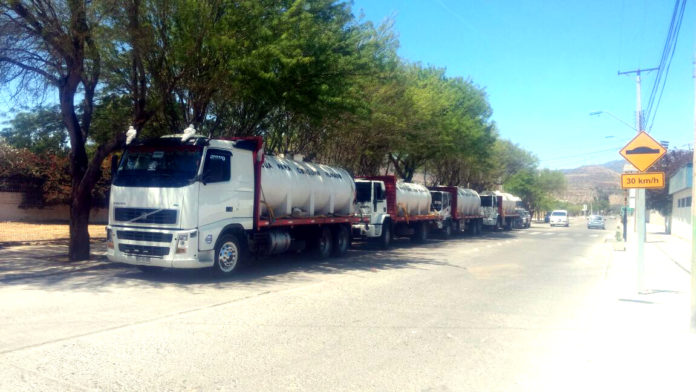 Durante la mañana de este lunes, los cuatro camiones aljibe que abastecen localidades de la comuna de Ovalle, se encontraban ya paralizados y estacionados en la vía pública.