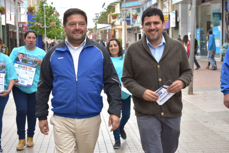 El exalcalde de Coquimbo, Cristián Galleguillos, caminó por las calles de Ovalle informando sobre sus propuestas.