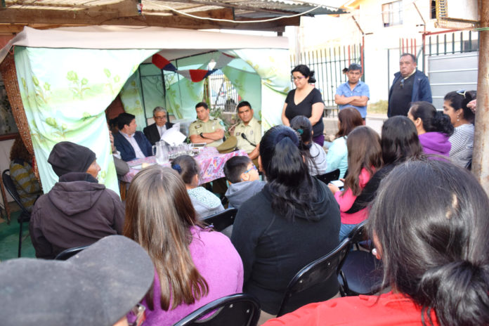 Vecinos expusieron sus inquietudes frente a policias y autoridades.