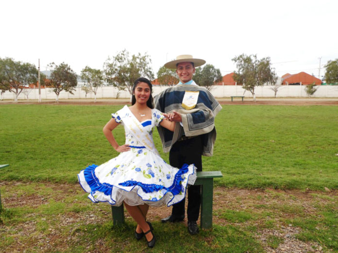 Byron Sánchez y Camila Araya representarán a la región en competencia de cueca.