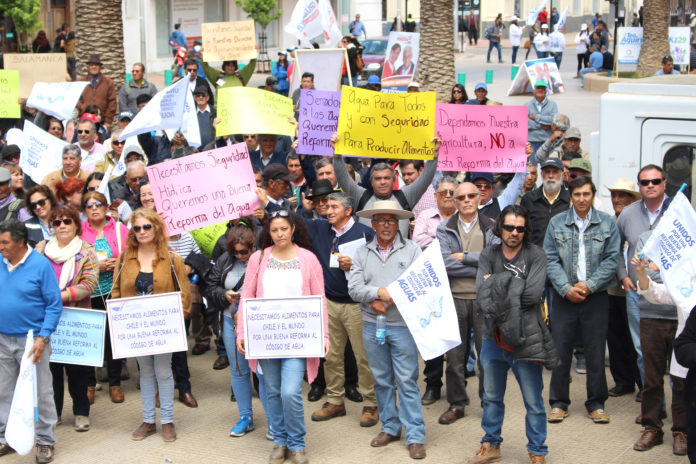 El rechazo de buena parte de los agricultores y regantes de la región a la reforma del Código de Aguas sigue en pie, pese al llamado a la tranquilidad de la autoridad.