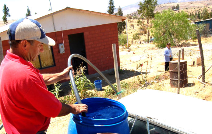 Apoyar la distribución de agua potable a las comunidades rurales que no tienen acceso a agua embalsada y recuperar los acuíferos son parte de las razones por las cuales se decidió reactivar el decreto de Zona de Catástrofe por la sequía.