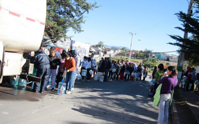 Durante más de 13 días, en julio de 2015, la ciudad de Ovalle estuvo sin suministro de agua potable, lo que generó la indignación de la población en contra de la sanitaria Aguas del Valle.