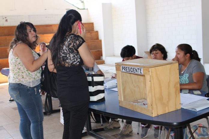 Las largas y numerosas filas no fueron la tónica la mañana de ayer en el Colegio Fray Jorge