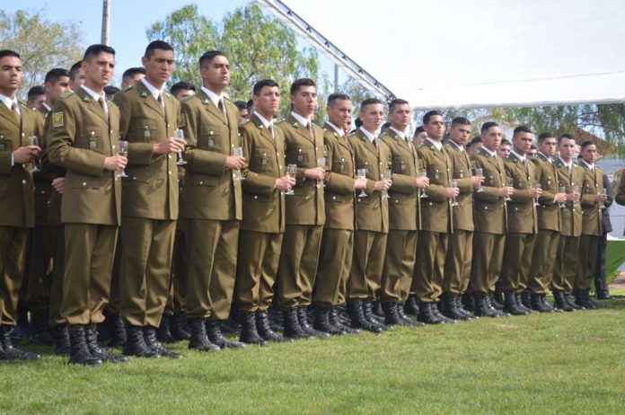 Los nuevos efectivos brindaron por su egreso junto a las autoridades institucionales de índole nacional, regional y local.