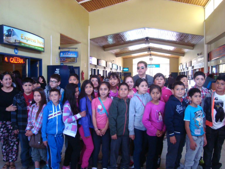 Con gran entusiamo, los escolares de la Escuela Arturo Alessandri Palma viajaron a Santiago para participar.