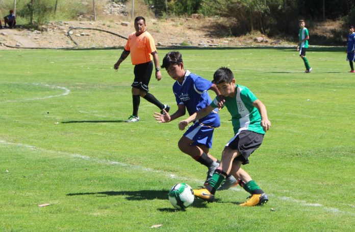 El fútbol infantil se está tomando la ciudad por estos días.