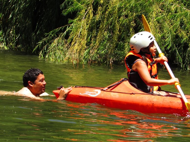 Antakari Aventura: la experiencia del kayak en río de Monte Patria.