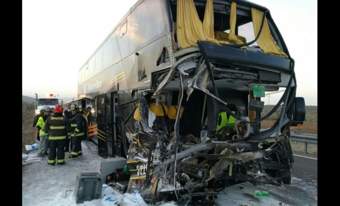 Hasta el lugar llegaron Samu y Bomberos para socorrer a los pasajeros