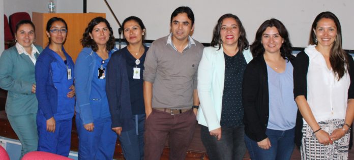 Alejandra Rivera, administrativa; Karola Rivera, TENS; Ana Bonnet, TENS; Carolina Alfaro, enfermera; Carlos Vega, psicólogo; Nina Araya, psicóloga; Yessica Castillo, trabajadora social y la Dra. Katherine Correa, Jefa Unidad Infanto Adolescente