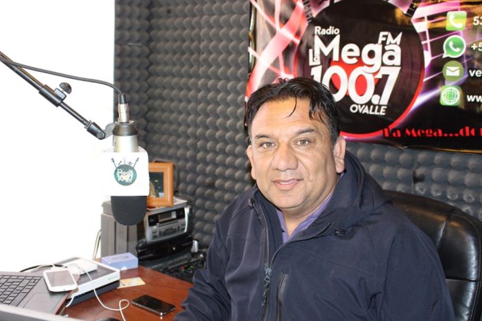 Waldo Pastén es locutor y director de Radio La Mega, en el dial 100.7 FM