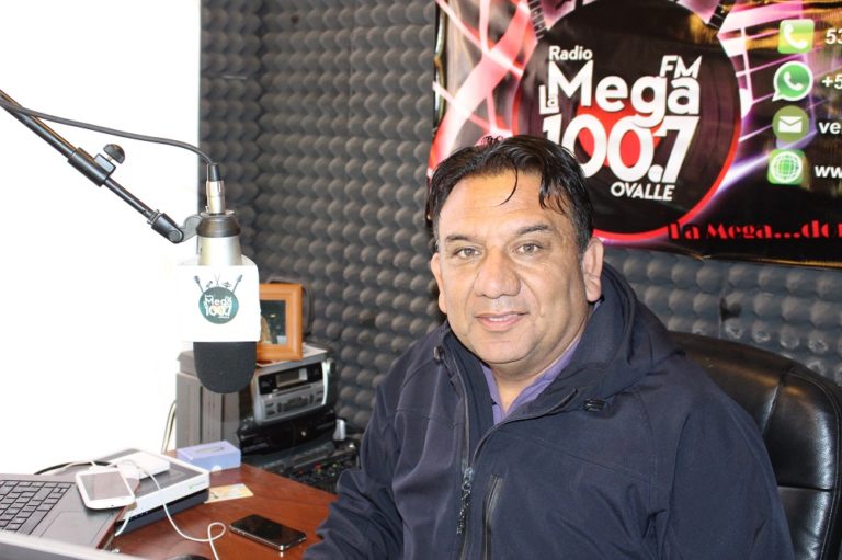 Waldo Pastén es locutor y director de Radio La Mega, en el dial 100.7 FM