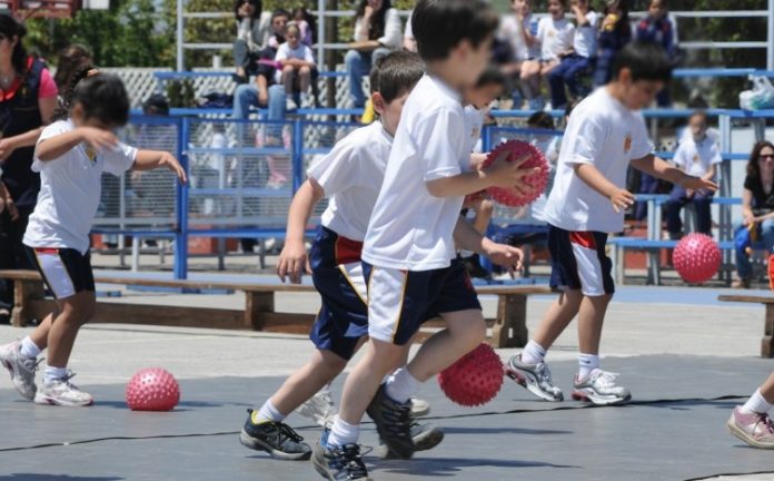 La actividad física es un tema a considerar en la alimentación de un escolar