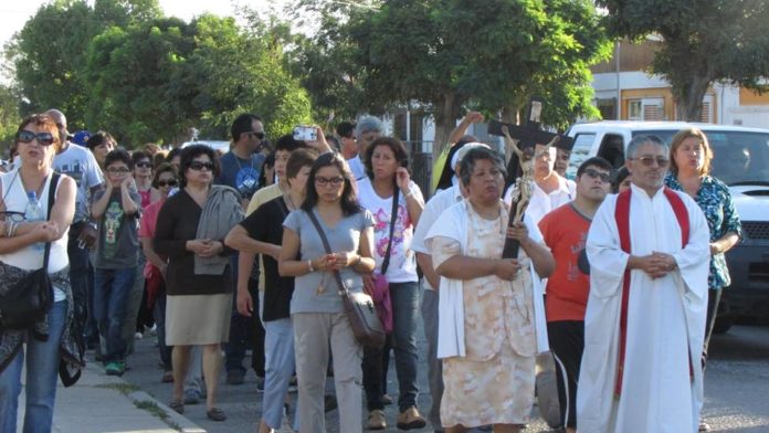 Los fieles participan activamente en las actividades religiosas