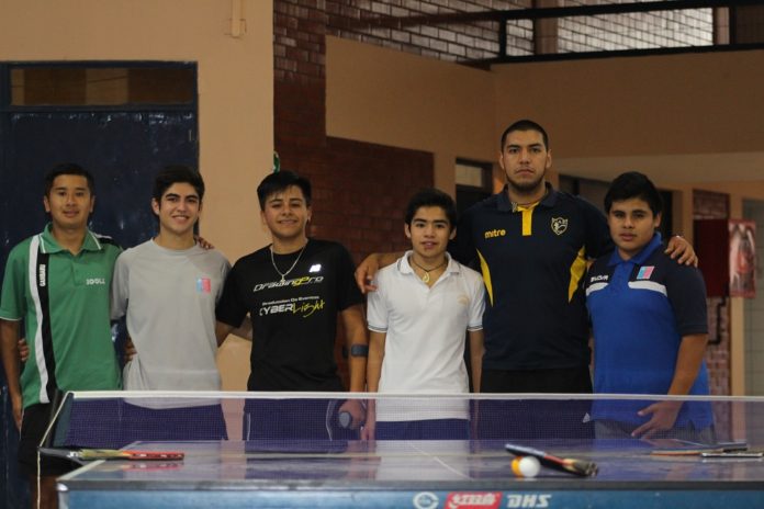 Parte de la Academia Municipal de Tenis de Mesa conformada por Pablo Urrutia, Matías Rivas, Claudio Bahamondes, José López, Ricardo Ibacache y Hugo Castillo.