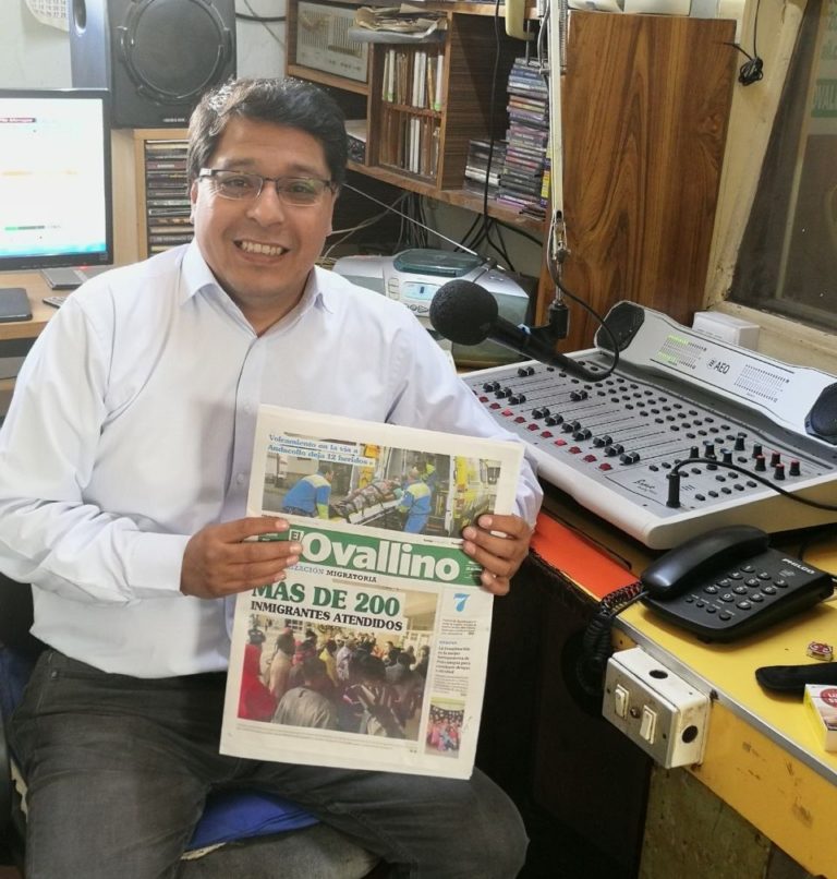 Eduardo López forma parte de la Radio Norte Verde desde hace ya 24 años. Crédito: Kamila M.