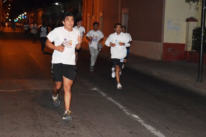 La corrida familiar nocturna fue una de las primeras actividades de aniversario