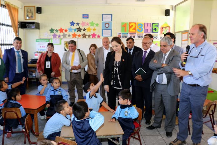 Durante la visita a la escuela Antonio Tirado Lanas de Ovalle, las autoridades tuvieron la posibilidad de compartir con los más pequeños del establecimiento.