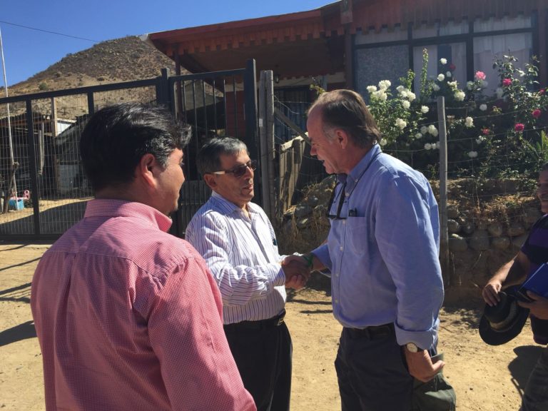 La llegada del ministro de Agricultura, Antonio Walker a Monte Patria, causó gran expectación entre los agricultores, quienes llegaron para hacerle presente sobre los problemas que ha debido enfrentar la actividad agrícola en los últimos años.