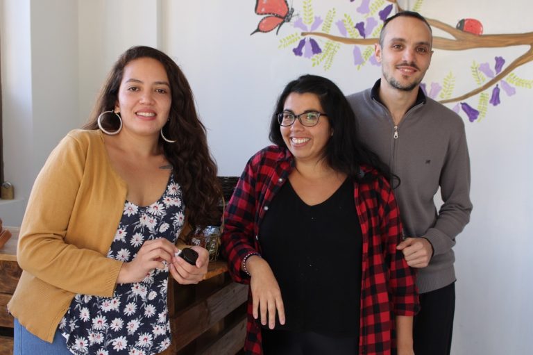 Bárbara Ramírez, Daniela Morales y Hernán Girola.