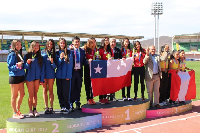 Este miércoles se premiaron algunas disciplinas, entre ellas la posta femenina 4x100, donde Coquimbo obtuvo el segundo lugar. (Foto: Rodolfo Pizarro)