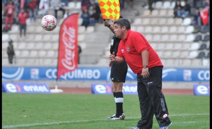 Christian Muñoz fuer técnico de Deportes Ovalle en la campaña del club que llegó hasta la final de Copa Chile en la temporada 2008-2009. También dirigió a La Serena.