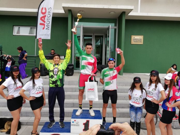 Gabriel Pastén (izquierda) obtuvo el segundo puesto en La Ligua. (Foto: Club Fusión)