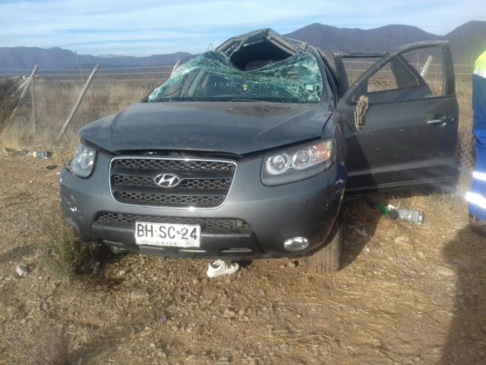 Ambos vehículos se dirigían hacia Río Hurtado cuando, por causas que se investigan, uno colisionó a otro.