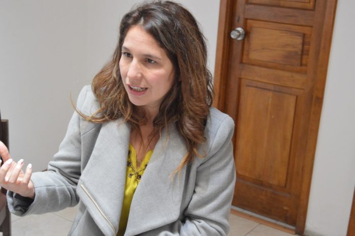 La seremi de Justicia, Alejandra Valdovinos se refirió en entrevista con El Ovallino a dos aspectos fundamentales de su cartera: la reinserción social de las personas privadas de libertad, y de los futuros cambios del Sename. (FOTO: KAMILA M.)