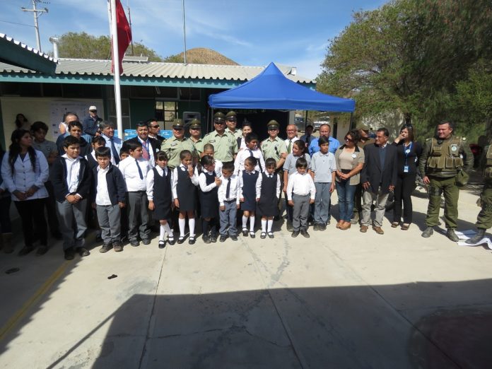 Los niños, niñas y la comunidad del sector El Romeral, agradecieron la visita de Carabineros y haber compartido un momento de esparcimiento.