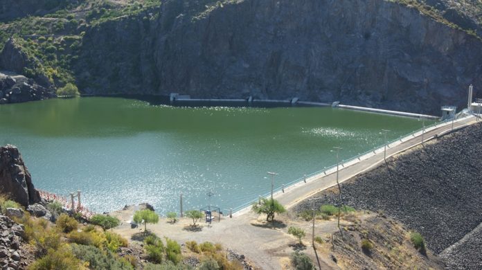 Pese a que hoy el embalse Cogotí presenta un lleno casi total, los regantes aseguran que se mantienen pendientes problemas en torno al déficit de infraestructura hídrica. (FOTO: EL OVALLINO)